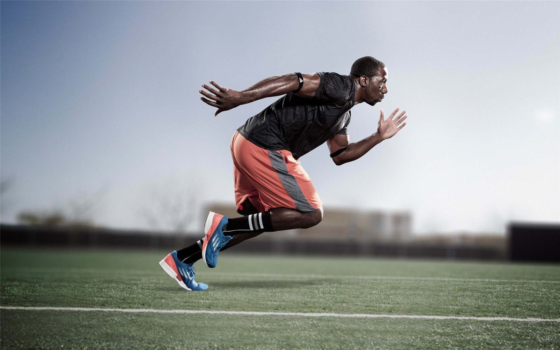 《电竞选手的日常：训练基地揭秘》，电竞选手训练营